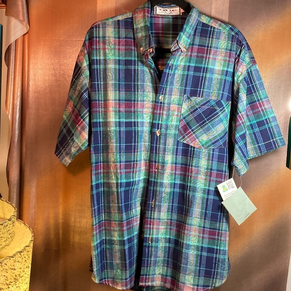 Vintage 90’s men’s‎ Hawaiian plaid button down shirt. 48” chest 46” waist b5